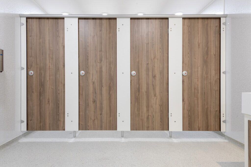 Force cubicles by Concept Washroom